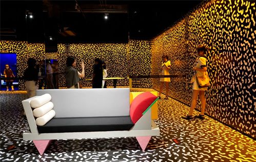 火爆40多年的孟菲斯風(fēng)格家具席卷滬上，200余件代表性物件點(diǎn)亮服裝節(jié)